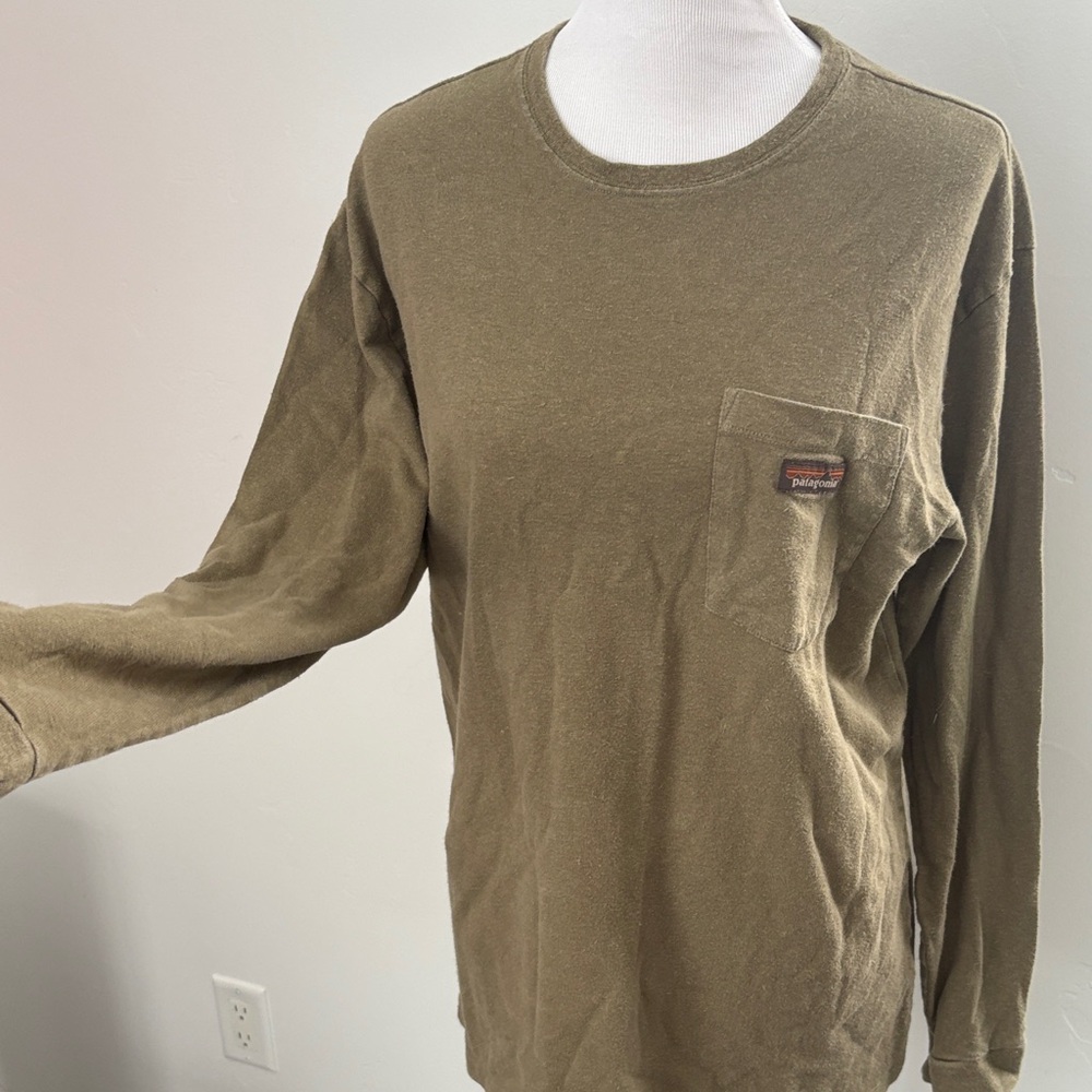 Patagonia Men's Khaki Long Sleeve Tee